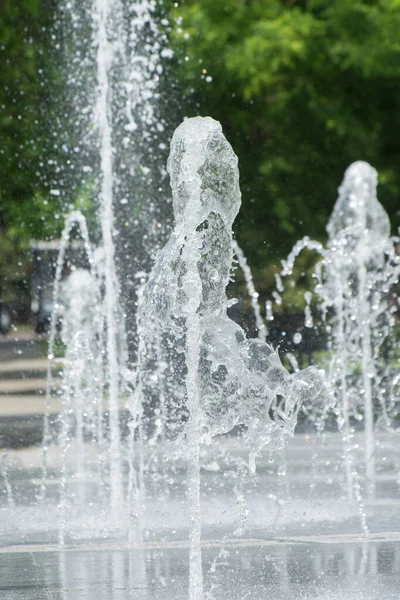 Jets Eau Pulvérisation Une Fontaine Dans Parc Municipal Contexte Des — Photo