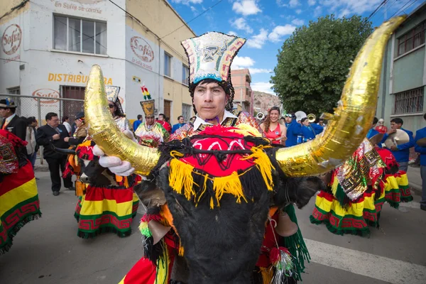 Oruro, bolivien - 05. - 06. Februar: Unbekannte mit traditionellen — Stockfoto