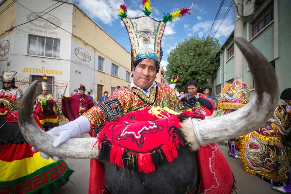 Oruro, Bolivia - Feb 05-06: Onbekenden mensen met traditionele — Stockfoto