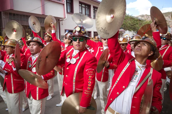 Oruro, Bolivia - Feb 05-06: Okända människor med traditionella — Stockfoto