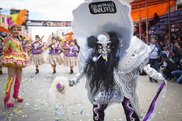 Oruro, bolivien - 05. - 06. Februar: Unbekannte mit traditionellen — Stockfoto