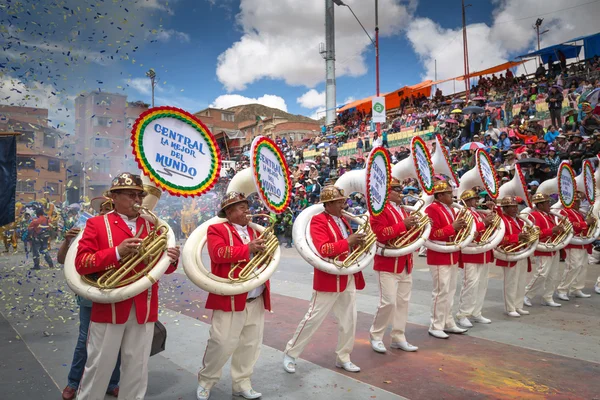 Oruro, Bolivia - Feb 05-06: Okända människor med traditionella — Stockfoto