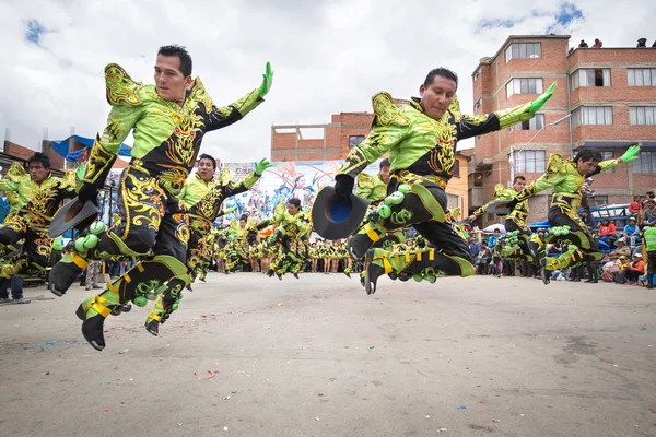 Oruro, Bolívie - únor 05-06: Neznámých lidí s tradičními — Stock fotografie