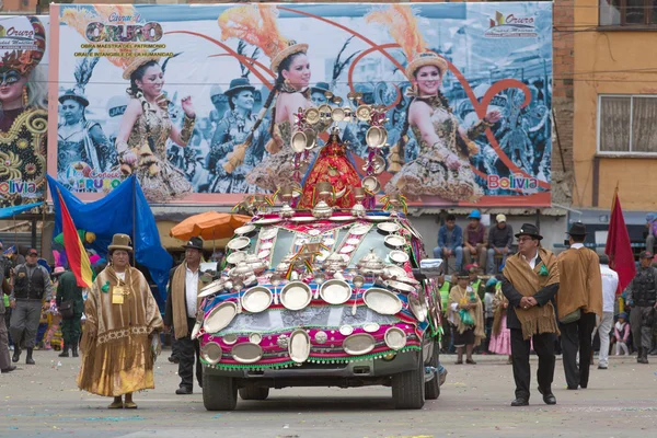 Oruro, Bolivia - Feb 05-06: Okända människor med traditionella — Stockfoto