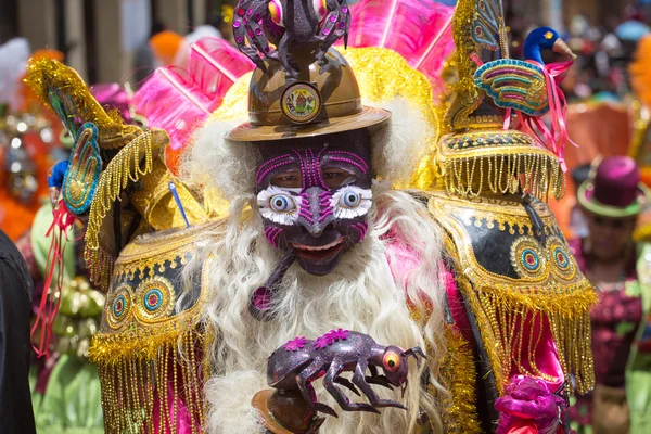 Oruro, Bolivia - Feb 05-06: Onbekenden mensen met traditionele — Stockfoto