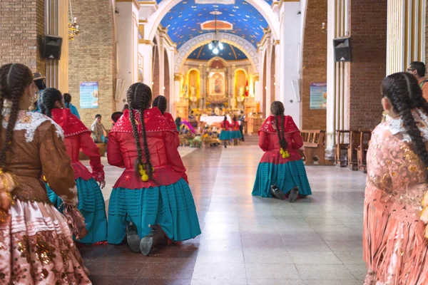 Oruro, Bolivia - Feb 05-06: Okända människor med traditionella — Stockfoto