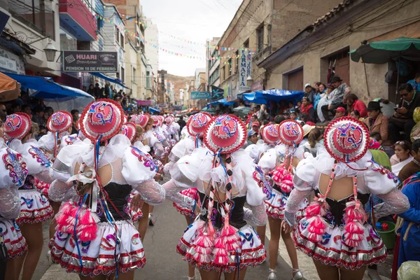 Oruro, Bolívie - únor 05-06: Neznámých lidí s tradičními — Stock fotografie