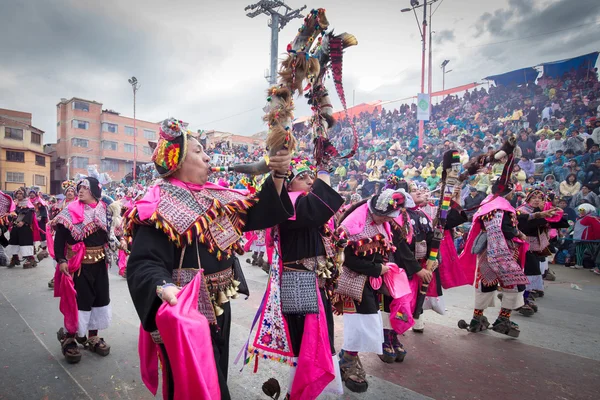 ORURO, BOLIVIA - FEB 05 - 06: Unknowns people  with traditional — Stock Photo, Image