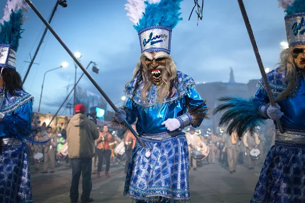 Oruro, Bolivia - Feb 05-06: Onbekenden mensen met traditionele — Stockfoto