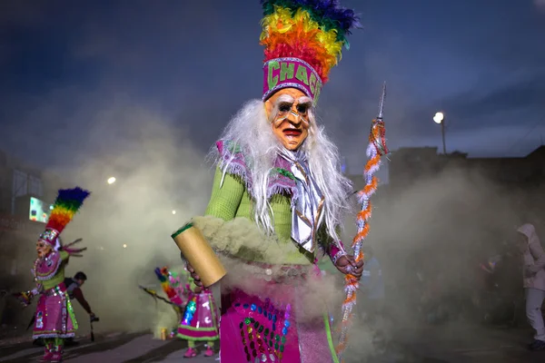 Oruro, Bolivia - Feb 05-06: Onbekenden mensen met traditionele — Stockfoto