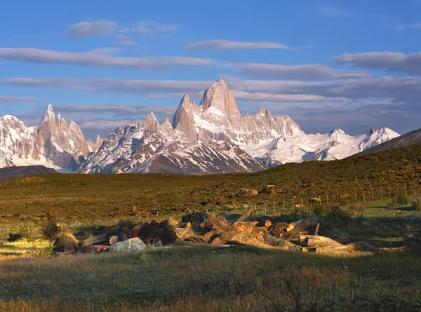 Monte Fitz Roy all'alba. Parco Nazionale dei Glaciares, Patagoni — Foto Stock