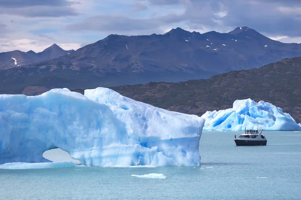 Ledovce v úplném jezera Argentino, Patagonie, Argentina — Stock fotografie