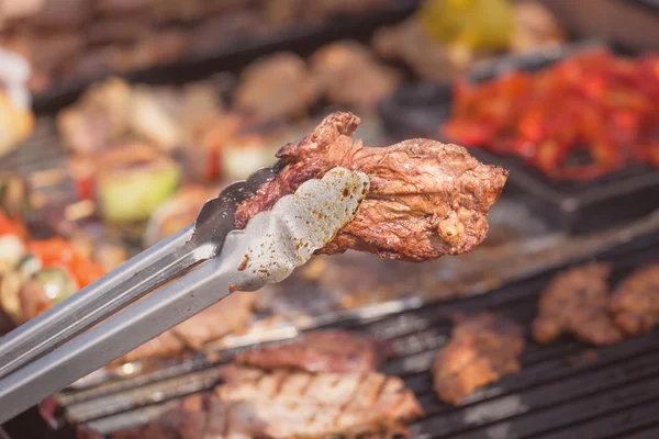 Carne asada a la parrilla, parrilla, asado —  Fotos de Stock