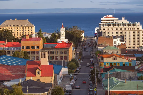 Vista de Punta Arenas con Estrecho de Magallanes en Patagonia, Chile, S — Foto de Stock