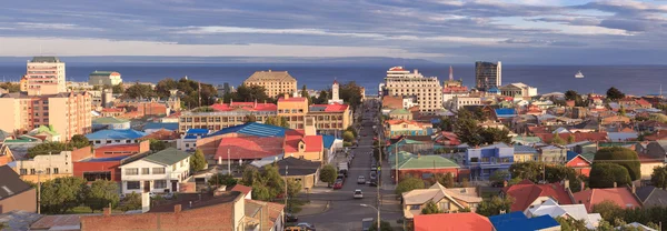 Pohled na Punta Arenas s Magellan úžina v Patagonii, Chile, S — Stock fotografie