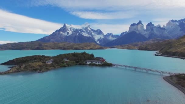 A helikopter, tekintettel a Nemzeti Park Torres del Paine, Patagónia, Chile — Stock videók