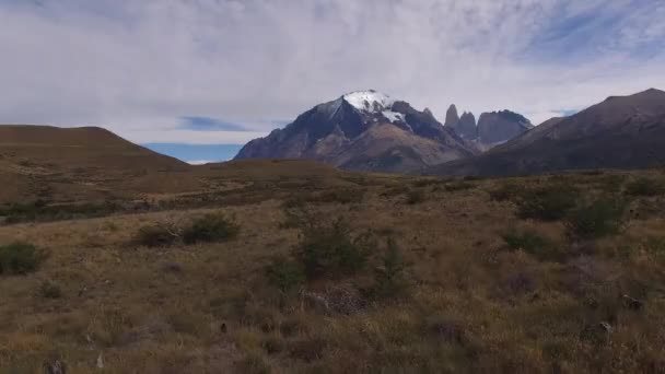 Vista desde helicóptero al Parque Nacional Torres del Paine, Patagonia, Chile — Vídeos de Stock