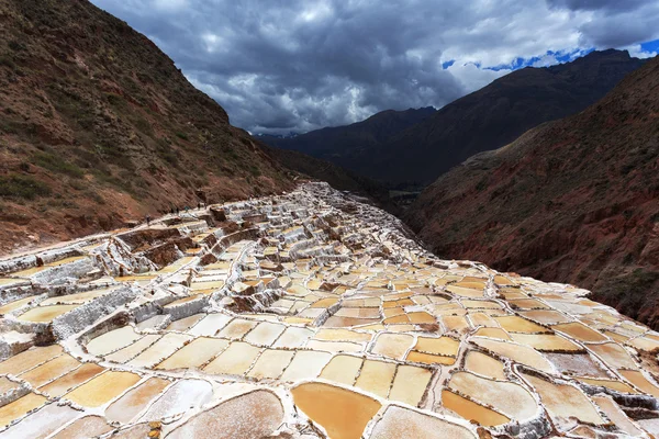 Pohled na soli rybníků, maras, cuzco, peru — Stock fotografie