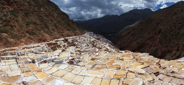 Pohled na soli rybníků, maras, cuzco, peru — Stock fotografie
