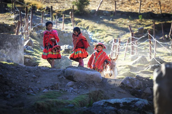 Huilloc, a Szent völgy, peru - szeptember 10.: Azonosítatlan személyek — Stock Fotó