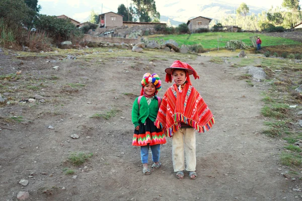 HUILLOC, SACRED VALLEY, PERU - SEPTEMBER 10: Unidentified people — Stock Photo, Image