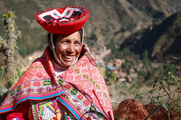 HUILLOC, SACRED VALLEY, PERU - SEPTEMBER 10: Unidentified people — Stock Photo, Image