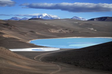 Mavi lagün (Laguna Azul), volkan Pissis, Catamarca, Argentina
