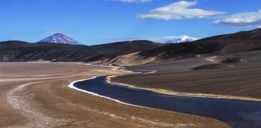 Siyah lagoon (Laguna Negra), volkan Pissis, Catamarca, Argentin