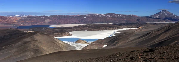 Vulcão Pissis, lagoas verdes e azuis (Lagunas Verde y Azul), Ca — Fotografia de Stock