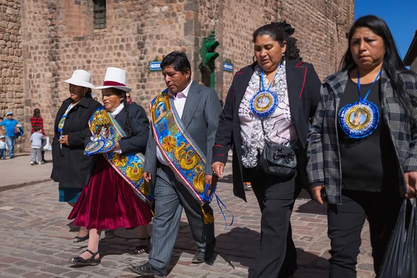 Pessoas peruanas desconhecidas em um carnaval em Cuzco, Peru — Fotografia de Stock