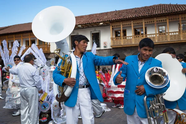 Unknown musicians of a brass band on parade in Cuzco, Peru — Stock Photo, Image
