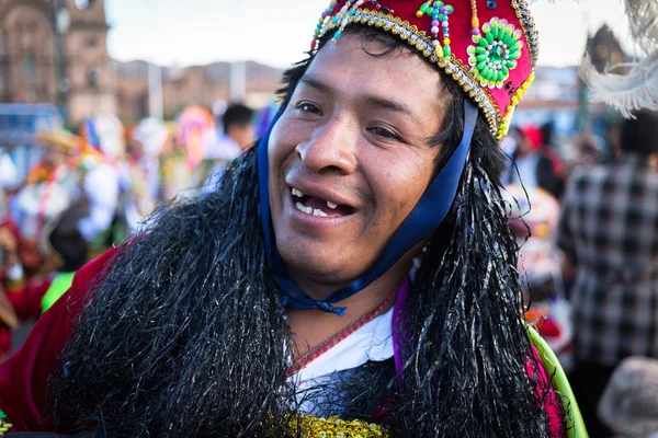 Pessoas peruanas desconhecidas em um carnaval em Cuzco, Peru — Fotografia de Stock