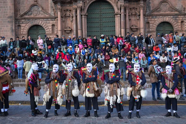 Unknown peruvian people on a carnival in Cuzco, Peru — Stock Photo, Image