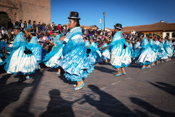 Sconosciuto popolo peruviano in un carnevale a Cuzco, Perù — Foto Stock