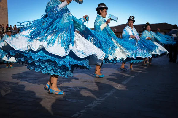 Pessoas peruanas desconhecidas em um carnaval em Cuzco, Peru — Fotografia de Stock