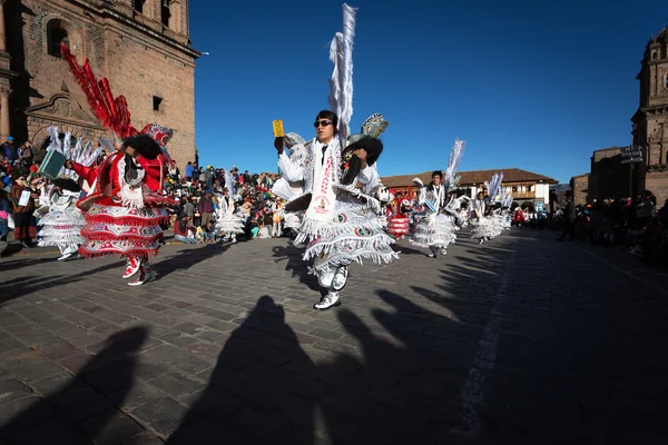 Unbekannte Peruaner auf einem Karneval in Cuzco, Peru — Stockfoto