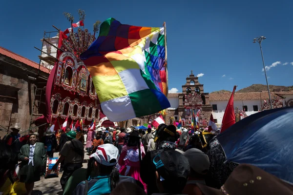 Onbekende Peruaanse mensen op een carnaval in Cuzco, Peru — Stockfoto