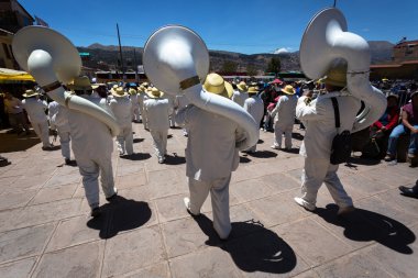 Geçit töreni katılımcıların karnaval kostümleri, Cuzco, Peru