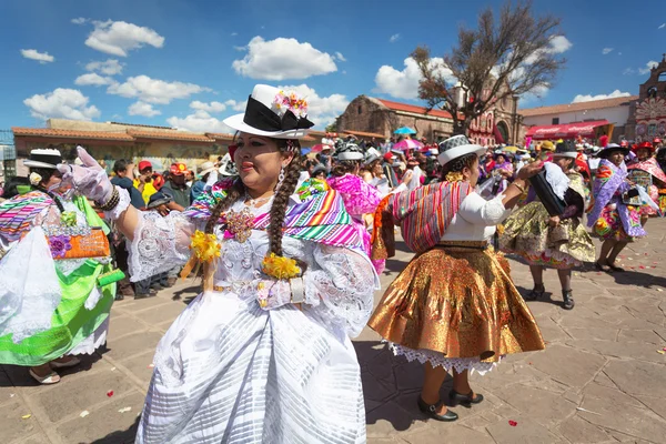 Bilinmeyen Perulu insanlar üstünde bir karnaval Cuzco, Peru — Stok fotoğraf