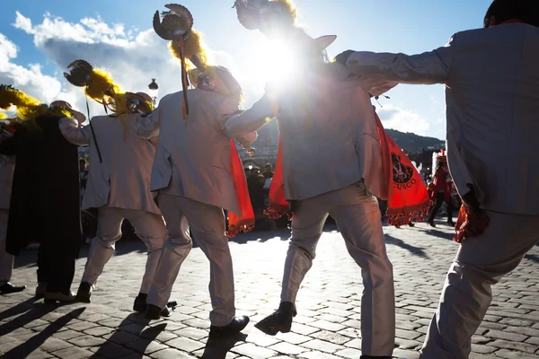 Participantes de desfile em trajes de carnaval, Cuzco, Peru — Fotografia de Stock