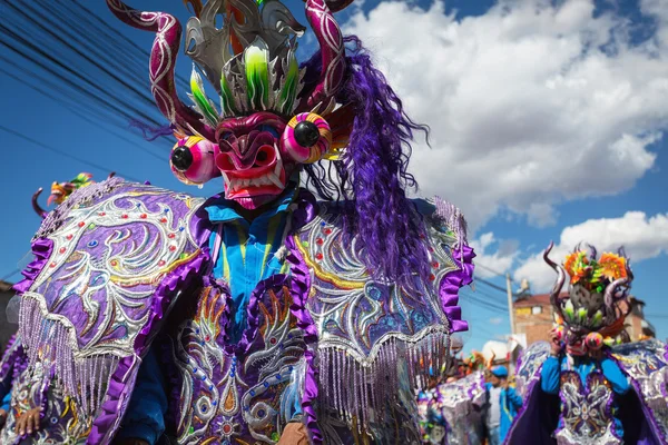 Deelnemers van parade in carnaval kostuums, Cuzco, Peru — Stockfoto