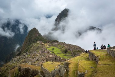 Machu Picchu, Peru - 12 Eylül: Bilinmeyen insanlar Machu Picch üzerinde