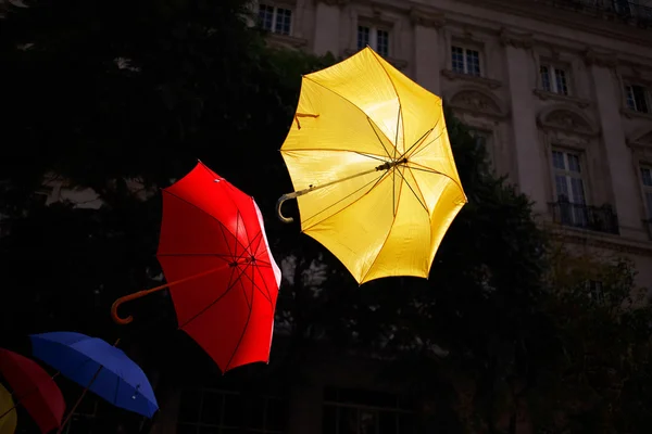 Veelkleurige parasols op de straat van Buenos Aires, Argentinië — Stockfoto