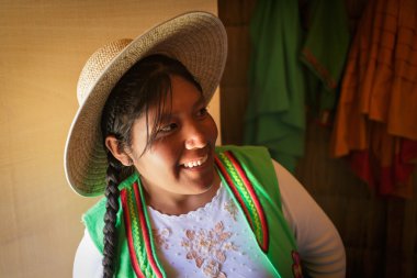 : Puno, Peru - 14 Eylül: Geleneksel dr tanımlanamayan kişi