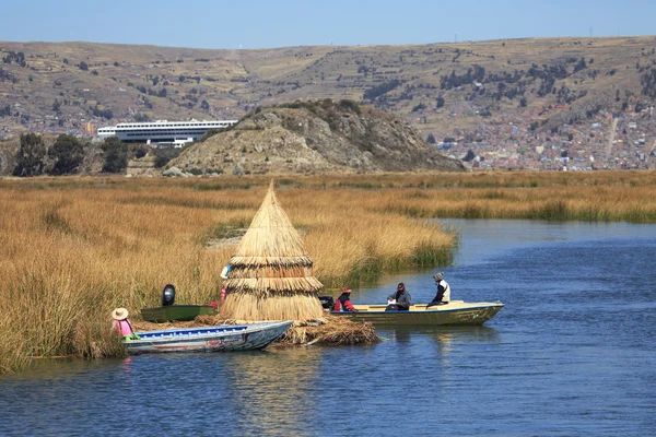 PUNO, PÉROU - 14 SEPTEMBRE : Personnes non identifiées dans le dr traditionnel — Photo