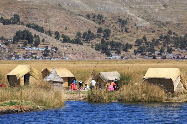 Isla Uros, Lago Titicaca, Puno, Perú —  Fotos de Stock