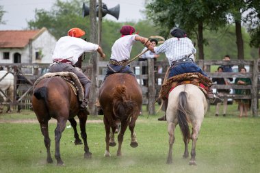 San Antonio De Areco, Buenos Aires, Arjantin - Kasım 29: Gauchos 