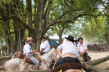San Antonio De Areco, Buenos Aires, Arjantin - Kasım 29: Gauchos 