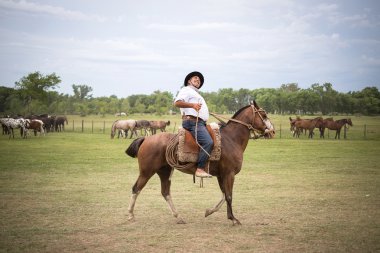 San Antonio De Areco, Buenos Aires, Arjantin - Kasım 29: Gauchos 