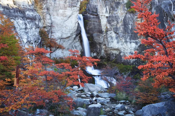 Vattenfall, Mount Fitz Roy, Los Glaciares National Park, Patagoni — Stockfoto